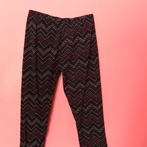 Pants with zigzags on them